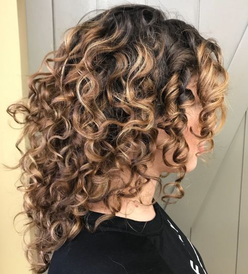 Long Curly Hairstyle for Balayage Hair is prefect who look for stylish hairstyles